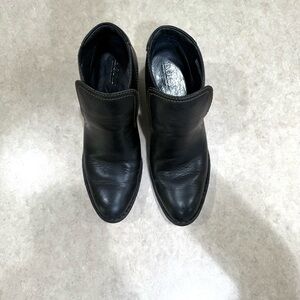 Born Black Leather ankle boots with Brown Accents size 7.5 like new western vibe